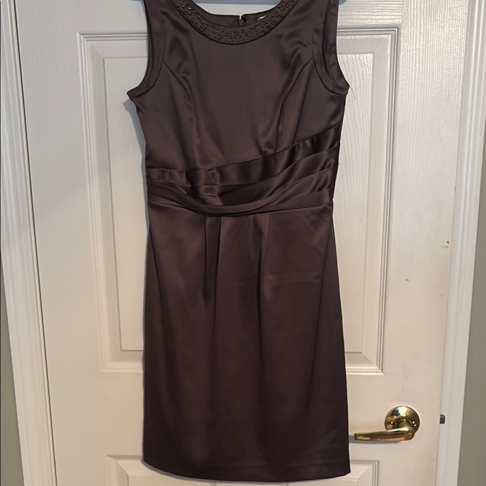 Elegant Sleeveless Dress in Greyish Brown